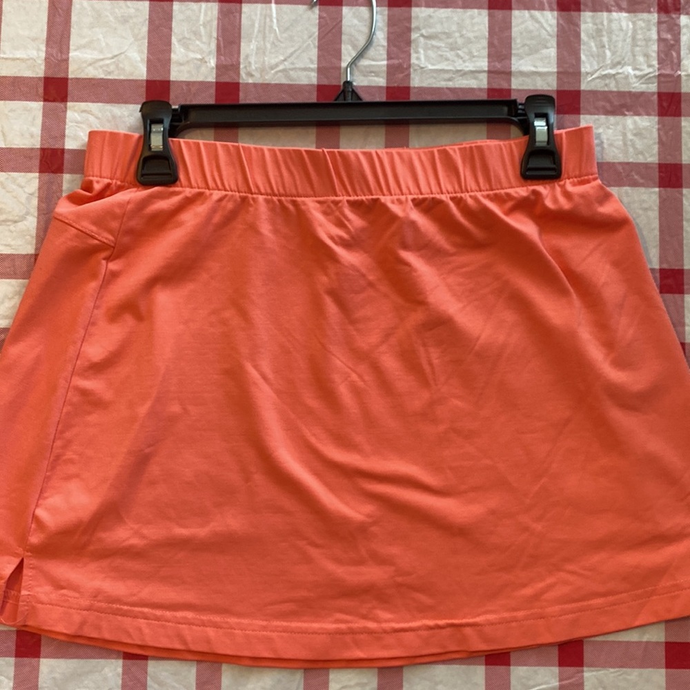 Lily’s of Beverly Hills, skirt. Size medium, coral/peach color